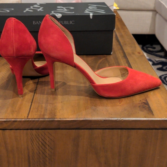 Banana Republic Alicia Red Suede heels 8.5 - Picture 4 of 5